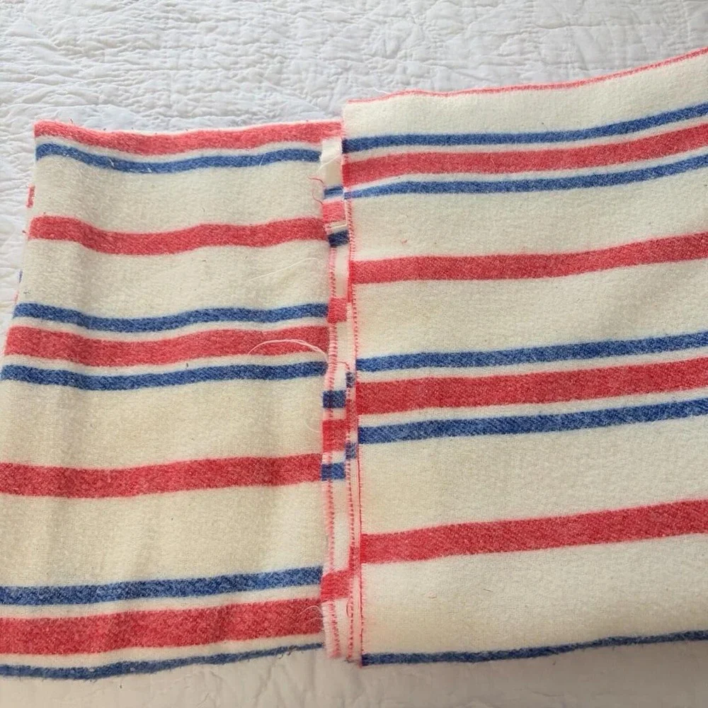 VTG Stevens Utica Acrylic Red White& Blue Stripes USA Soft Lightweight Fleece